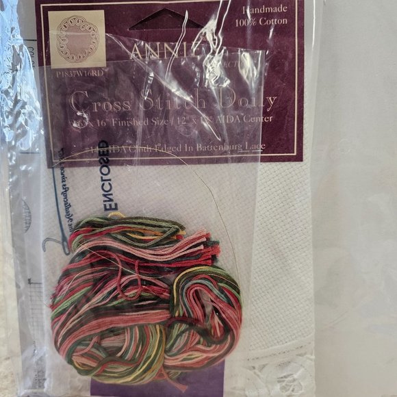 Willmaur Crafts Cross Stitch Poinsettia Doily Battenburg Lace edged #14 aida - Picture 9 of 10